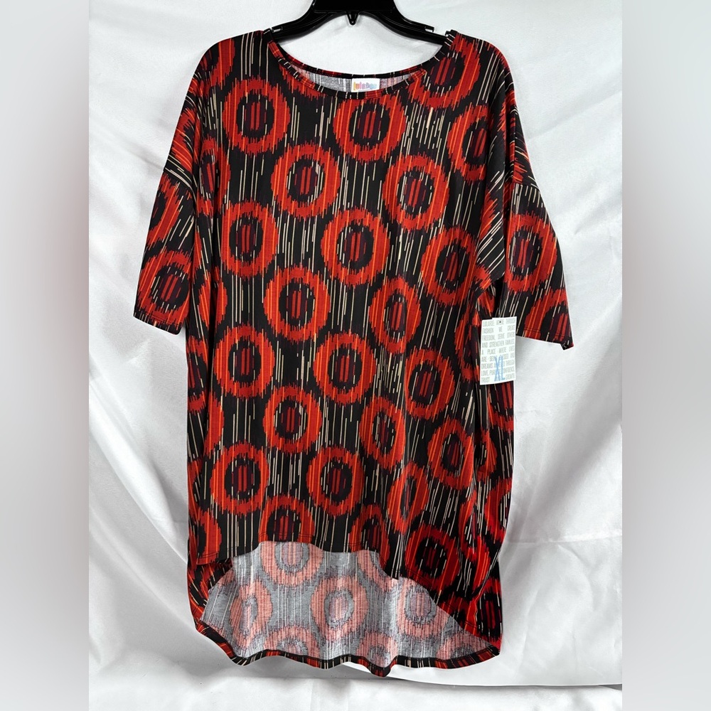 LuLaRoe Red and Black Patterned Short Sleeve Top‎